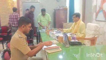 কোচবিহার ১: পৌর এলাকার ট্রাফিক সমস্যা নিয়ে পৌরসভায় বৈঠক করলেন DSP ট্রাফিক 
#jansamasya