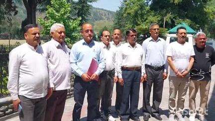 चम्बा: जिला परिषद वार्ड करयास का नाम बदलकर किलाड़ रखने की मांग, डीसी चम्बा को सौंपा ज्ञापन