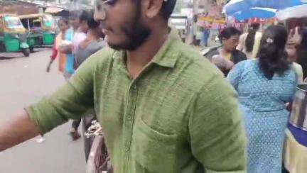 বারুইপুর: যাদবপুর সাংগঠনিক জেলা  বিজেপি যুব মোর্চার তরফ থেকে জলছত্রের আয়োজন করা হয় বারুইপুর রেলগেটে