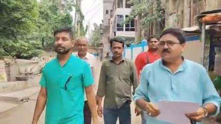 মুরারই ১: মুরারই এক নম্বর ব্লক কংগ্রেসের পক্ষ থেকে বিজেপি মন্ত্রীর নামে অভিযোগ দায়ের থানাতে, উপস্থিত জেলা সহ-সভাপতি ও অন্যান্যরা