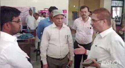 रॉबर्ट्सगंज: घोरावल तहसील में आयुष्मान कार्ड, दिव्यांग, वृद्धा पेंशन और राशन कार्ड बनाने के लिए लगा कैंप, डीएम-एसपी ने किया निरीक्षण