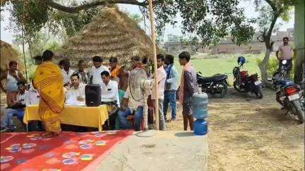 बेलागंज: बेलागंज प्रखंड के कई महादलित टोले में विकास शिविर का आयोजन, बीडीओ समेत कई पदाधिकारी शामिल हुए