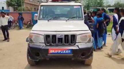 मांझी: मांझी के मदनसाठ उच्चतर माध्यमिक उच्च विद्यालय में आवास दो कार्यक्रम का आयोजन, छात्र-छात्राओं को कानून की जानकारी दी गई