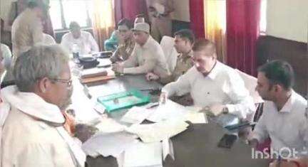 रॉबर्ट्सगंज: घोरावल तहसील में डीएम और एसपी ने लोगों की समस्याएं सुनीं