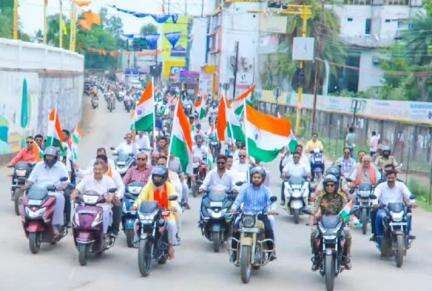 कांकेर: ऑपरेशन सिंदूर के सफल एक्शन पर सभी ने माना आभार, कांकेर नगर में निकाली गई भव्य तिरंगा यात्रा और बाइक रैली