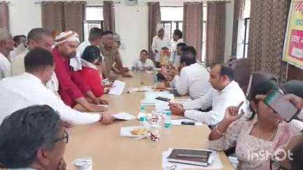 इगलास: इगलास में एसडीएम व क्षेत्राधिकार की अध्यक्षता में हुआ संपूर्ण समाधान दिवस