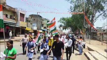 लखनपुर: अंबिकापुर विधायक और सरगुजा कलेक्टर के नेतृत्व में लखनपुर नगर में निकाली गई तिरंगा यात्रा