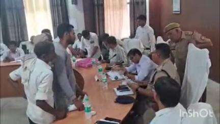 कायमगंज: एसडीएम ने कायमगंज तहसील समाधान दिवस पर फरियादियों की सुनी समस्याएं, समाधान के लिए दिए निर्देश