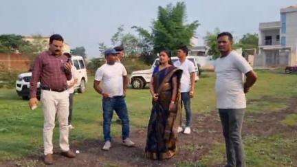 गोला: गोला रेलवे साइडिंग पर कोयले में लगी आग, स्थानीय लोगों को जहरीला धुआं, MLA ने लिया संज्ञान