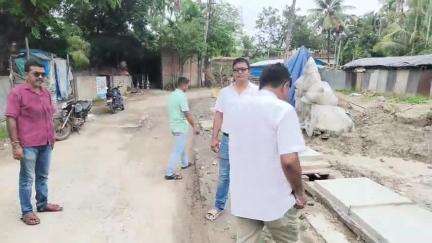 বারাসাত ১: দত্তপুকুরে ১৫তম অর্থ কমিশনের কাজ খতিয়ে দেখলেন বিডিও, বরাদ্দ ১ কোটি ১৪ লক্ষ টাকা