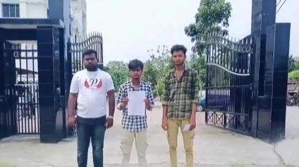 তুফানগঞ্জ ২: মেলা থেকে বাড়িতে ফেরার পথে ভারেয়া চৌপথি সংলগ্ন এলাকায় তিন যুবককে মারধর করে টাকা ছিনিয়ে নেওয়ার অভিযোগ,থানার দ্বারস্থ