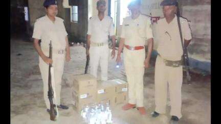 नबीनगर: धमनी से 59.1 लीटर टनाका देशी शराब जब्त, कारोबारी फरार