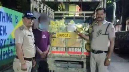 धारचूला: अवैध खनन के मामले में धारचूला पुलिस ने पिकअप गाड़ी को किया सीज