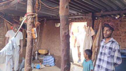नंदुरबार: अवकाळी पावसामुळे शहरात बंधारहट्टी परिसरात पडझड झालेल्या घरांची आमदार डॉ. विजयकुमार गावित यांनी केली पाहणी
