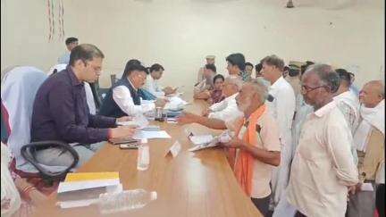 बदलापुर: डीएम की अध्यक्षता में बदलापुर तहसील समाधान दिवस का आयोजन, फरियादियों की लगी भीड़