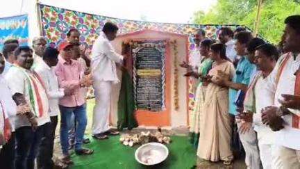 మణుగూరు: బుగ్గ గ్రామ పంచాయతీలో రూ. 6 కోట్ల ఖర్చుతో పలు అభివృద్ధి కార్యక్రమాలకు శంకుస్థాపన, ప్రారంభోత్సవాలను చేసిన ఎమ్మెల్యే