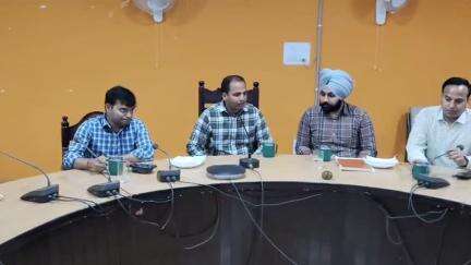 बिलासपुर सदर: बिलासपुर की बेटियों ने जिले का मान बढ़ाया, दसवीं कक्षा में उत्कृष्ट प्रदर्शन करने वाले मेधावियों को डीसी ने किया सम्मानित