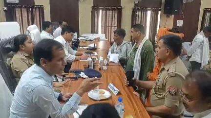 तिलहर: विश्व हिंदू परिषद ने उप जिलाधिकारी को प्रार्थना पत्र देकर कॉलेज में लगे पेड़ों को कटवाने से रोकने की मांग की