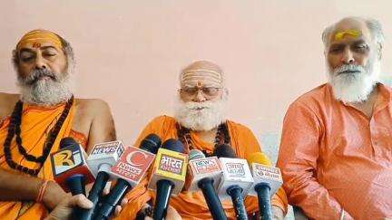 कानपुर: नवाबगंज के दंडीआश्रम में महंतों ने की प्रेसवार्ता, आरोपों को बताया निराधार: आचार्य गिरजा शंकर शुक्ला