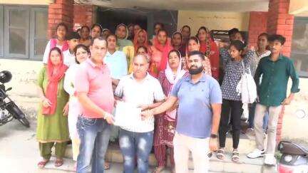 ऊना: संतोषगढ़ के कन्या व बाल स्कूल को मर्ज करने पर भड़के अभिभावक, मुख्यमंत्री को भेजा ज्ञापन, फैसला वापस लेने की उठाई मांग