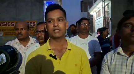 मैनपुरी। दबंगों ने कार्यालय सहायक को दफ्तर में घुसकर की मारपीट पीड़ित जितेंद्र प्रताप ने एसपी से लगाई न्याय की गुहार....