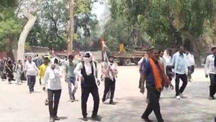 भारतीय किसान यूनियन (प्रयाग) द्वारा विभिन्न मांगों को लेकर सिविल लाइंस धरना स्थल पर किया गया प्रदर्शन, की गई नारेबाजी
