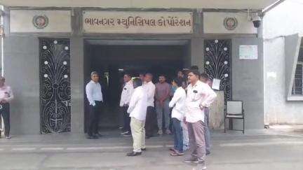 કેન્દ્રીય રાજ્યમંત્રી નિમુબેન બાંભણિયા ભાવનગર મહાનગરપાલિકા કચેરીની શુભેચ્છા મુલાકાત લીધી