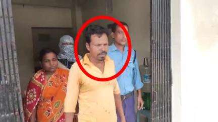 আউশগ্রাম ১: চোলাই মদ সহ একজনকে গ্রেপ্তার করল গুসকরা ফাঁড়ির পুলিশ, তারা ধৃতকে বর্ধমান আদালতে পাঠিয়েছে