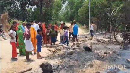 विद्यापति नगर: हरपुर बोचहा पासवान टोला में आग लगने से 6 फूस के घर जलकर राख हो गए, परिवार खुले आसमान के नीचे रहने को मजबूर