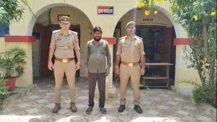 तिलहर: पुलिस ने जिला कारागार गेट के बाहर गैंगस्टर मामले में फरार अभियुक्त को किया गिरफ्तार, भेजा जेल