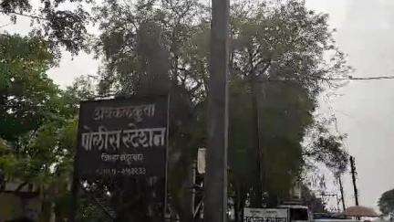 अक्कलकुवा: अंकलेश्वर ते ब्रहानपूर महामार्गावर सोरापाडा गावाजवळ मोटर अपघात, तीन जण जखमी
