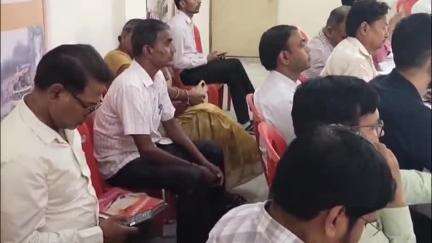 सहसवान: सहसवान के संपूर्ण समाधान दिवस में खाद्य सुरक्षा अधिकारी का फेसबुक चलाते हुए वीडियो सोशल मीडिया पर हुआ वायरल