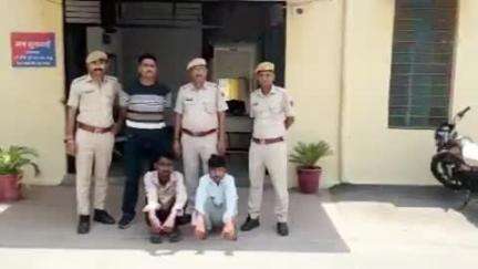 डूंगरपुर: चितरेटी घाटी पर दो दिन पहले कार पर हुई पत्थरबाजी की वारदात का खुलासा, दोवड़ा पुलिस ने दो शातिर आरोपियों को किया गिरफ्तार