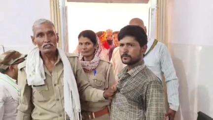 महोबा: जिला अस्पताल में वृद्ध का मोबाइल चोरी करते पकड़ा गया युवक, पुलिस ने हिरासत में लेकर की पूछताछ