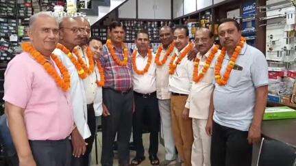 मुजफ्फरनगर: उ० प्र० उद्योग व्यापार संगठन पदाधिकारीयो का रुड़की रोड के प्रमुख व्यापारी चौधरी फुरकान द्वारा अपने प्रतिष्ठान पर किया स्वागत,सम्मान