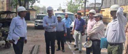 घोसी: घोसी चीनी मिल का जिलाधिकारी ने किया औचक निरीक्षण, दिए सुधार और आधुनिकीकरण के निर्देश