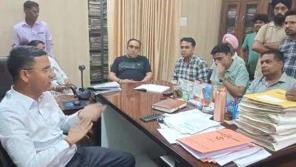 रुद्रपुर: ई रिक्शे पर बढ़ाये गए टैक्स को कम करने की मांग को लेकर व्यापार मंडल अध्यक्ष की की एआरटीओ से मुलाकात #jansamasya