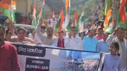 रुद्रप्रयाग: रुद्रप्रयाग मुख्यालय में भारतीय सेना के सम्मान में आयोजित की गई तिरंगा शौर्य सम्मान यात्रा