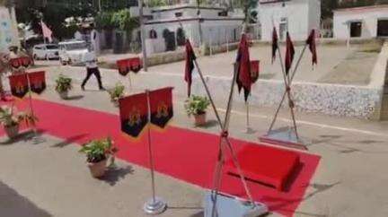 फर्रुखाबाद: फतेहगढ़ पुलिस लाइन पहुंचे डीआईजी का पुलिस अधीक्षक व अपर पुलिस अधीक्षक ने बुके देकर स्वागत किया, दिया गया गॉड ऑफ ऑनर