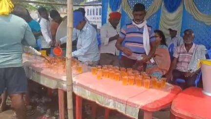বারাবনী: কুলটি ব্লক তুরহা সমাজের জলছত্র শিবির নিয়ামতপুরে উপস্থিত মেয়র পরিষদের সদস্য