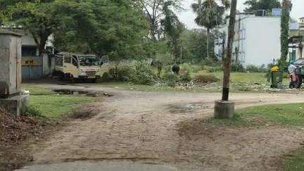 বালুরঘাট: দক্ষিণ খানপুরে গলায় ফাঁস লাগিয়ে আত্মঘাতী নির্মাণ শ্রমিক, মৃত্যুর কারণ নিয়ে ধন্দে পরিবার পরিজন