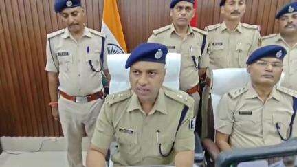 जहानाबाद: एसपी महोदय ने कार्यालय प्रकोष्ठ में प्रेस वार्ता की, कोरमा गांव में हर्ष फायरिंग मामले पर दी जानकारी