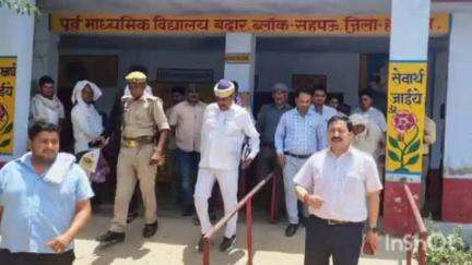 सादाबाद: जिलाधिकारी हाथरस ने बढार में स्कूल, पेयजल पाइपलाइन व मनरेगा की सड़क का किया औचक निरीक्षण, दिए निर्देश