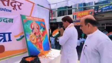 फतेहाबाद: फतेहाबाद में BJP ने निकाली तिरंगा यात्रा, 800 मीटर में हुई समाप्त; MP बराला ने कहा- पाकिस्तान को करारा सबक सिखाया