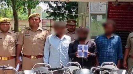 फूलपुुर: चैमलपुर के पास चोरी के मामले में तीन गिरफ्तार, चोरी की मोटर साइकिल बरामद
