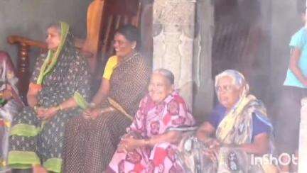 ಲಕ್ಷ್ಮೇಶ್ವರ: ಮೂರು ತಿಂಗಳಾದರೂ ಬಾರದ ಹಣ: ಪಟ್ಟಣದಲ್ಲಿ ಸಿಡಿದೆದ್ದ 'ಗೃಹಲಕ್ಷ್ಮಿ'ಯರು#locelissue