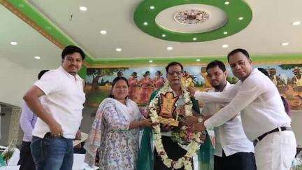 আউশগ্রাম ২: যুদ্ধের আবহে রক্তের জোগান বাড়াতে আউশগ্রামের গেঁড়াইয়ে আয়োজিত শিবিরে রক্ত দিলেন দুই শতাধিক মানুষ