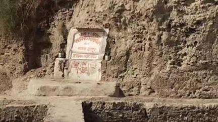 डीग: जिला कलेक्टर ने गांव बहज में भारतीय पुरातत्व सर्वेक्षण विभाग की अन्वेषण साइट का किया अवलोकन