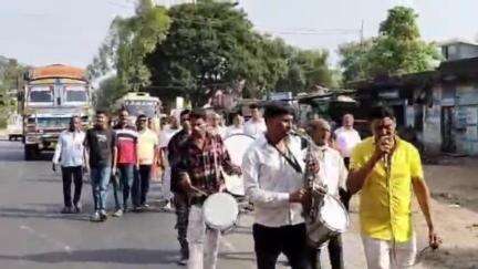 बड़वाह: राष्ट्र संत ललितप्रभ सागर जी महाराज और मुनि श्री शांति प्रिय सागर जी महाराज का बड़वाह में हुआ मंगल प्रवेश