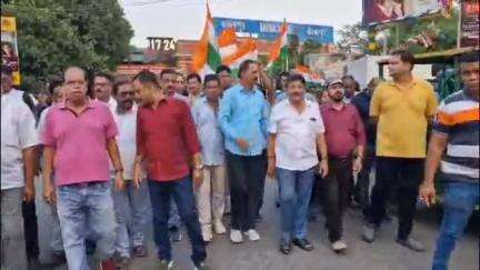 ব্যারাকপুর ২: ভারতীয় বীর সেনাদের সম্মান জানাতে ব্যারাকপুরে আয়োজিত হলো মিছিল ব্যারাকপুরে তৃণমূল কংগ্রেসের পক্ষ